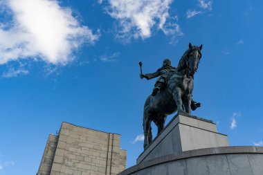 Prag 'daki Jan Zizka heykeli. Çek Cumhuriyeti Vitkov Tepesi 'nin tepesinde duran büyük atlı.