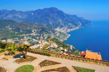 Ravello - Villa Rufolo Manzarası, Amalfi Sahili, İtalya - Güzel bahçeler ve panoramik manzara 