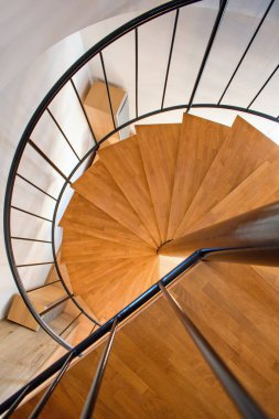 Modern evdeki sarmal merdivenler..