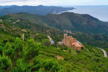 Manastır Sant Pere de Rodes, Costa Brava Sahili, Katalonya, İspanya.