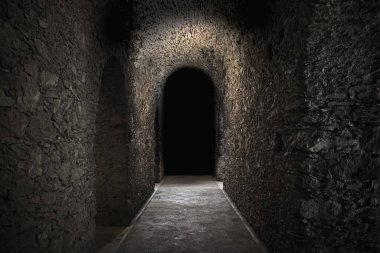 Korkunç yeraltı, eski ev mahzenleri