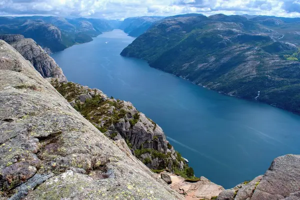 Lysefjord manzarası, Norveç - Minpit Rock bölgesinden izlendi