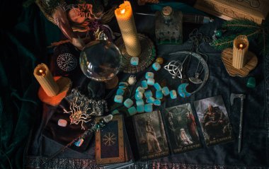 Kehanet kavramı, tarot kartları ve İskandinav büyüsü. Avrupa, Ukrayna. Kiev 29 Ekim: İllüstrasyon Editörü 