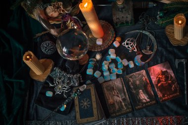Kehanet kavramı, tarot kartları ve İskandinav büyüsü. Avrupa, Ukrayna. Kiev 29 Ekim: İllüstrasyon Editörü 