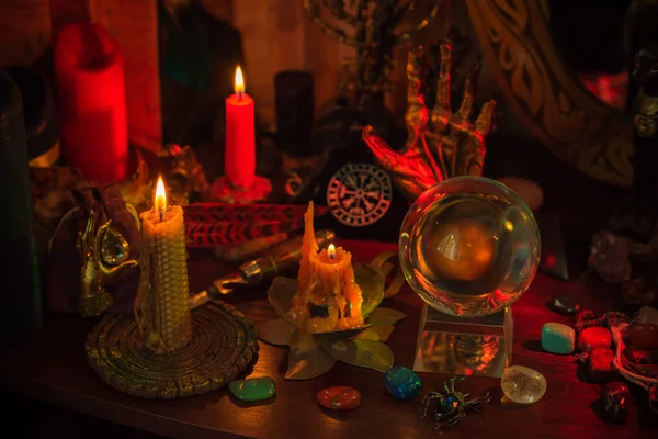 Altar Brujas Concepto Adivinación Predicciones Del Destino Magia Velas Elementos —  Fotos de Stock