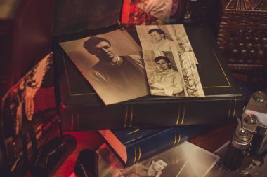 Atmosfer 90 'lar-80' ler-70 'ler, estetik eski fotoğraf albümleri, eski moda eğilimleri 