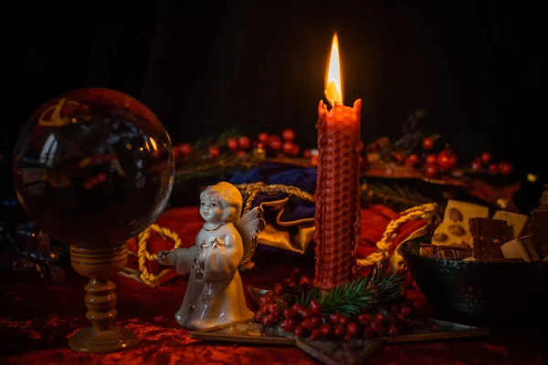 圣诞气氛的概念 命运预测 魔法球和其他魔法 奇幻假期美感图解 — 图库照片