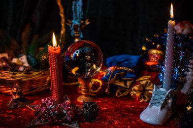 Mistik tatil atmosferi, Xmas estetiği, olumlu kış havası, ev dekorasyonu.