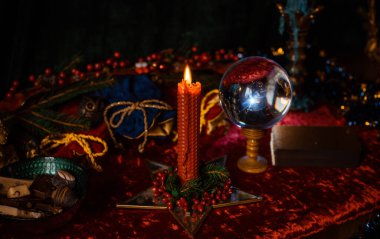 Mistik tatil atmosferi, Xmas estetiği, olumlu kış havası, ev dekorasyonu.