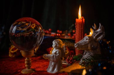 Mistik tatil atmosferi, Xmas estetiği, olumlu kış havası, ev dekorasyonu.