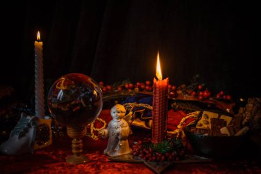 Mistik tatil atmosferi, Xmas estetiği, olumlu kış havası, ev dekorasyonu.