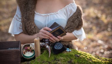 Eski İskandinav büyüsünün bir yansıması. Kuzey dünyası kavramı, cadı kavramı, ayin ve diğer büyüler. 