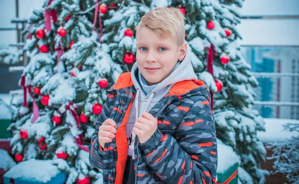 Noel Iyi Bir Çocuktu Rahat Ortamında Çocuk Portresi Psikoloji Konsepti — Stok fotoğraf