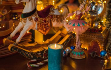 Pozitif enerji ve temiz ev alanı. Ezoterizm kavramı, sihirli mumlar, Reiki ya da başka bir zihinsel enerji programı. Meditasyon detayları