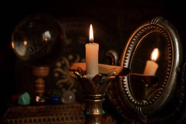 Sevgi çekmek için sihirli ayin, kaderi değiştirmek için çizim kader, okültizm konsepti