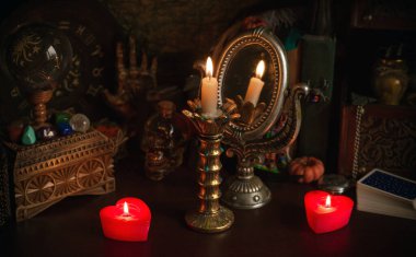 Sevgi çekmek için sihirli ayin, kaderi değiştirmek için çizim kader, okültizm konsepti