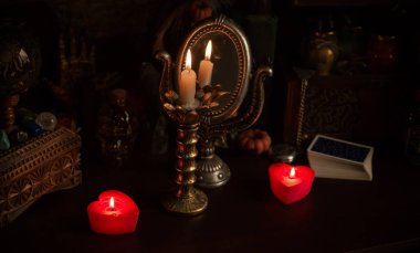 Sevgi çekmek için sihirli ayin, kaderi değiştirmek için çizim kader, okültizm konsepti