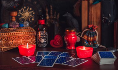 Sevgi çekmek için sihirli ayin, kaderi değiştirmek için çizim kader, okültizm konsepti