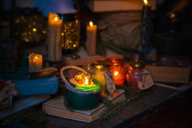 Sevgi çekmek için sihirli ayin, kaderi değiştirmek için çizim kader, okültizm konsepti