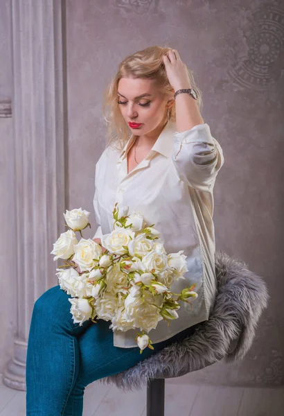 Beautiful European Woman Bouquet Flowers Tender Romantic Mood — Fotografia de Stock