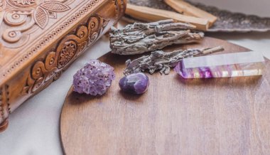 Enerji iyileştirme, reiki oturumu ya da çakra ayini mumlar, cadı büyüsü, yeni dünya, alternatif tıp