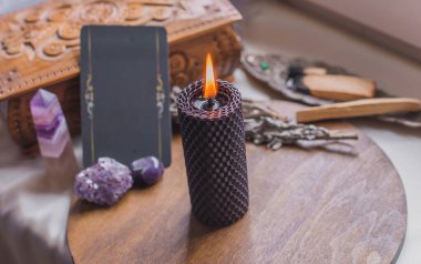 Enerji iyileştirme, reiki oturumu ya da çakra ayini mumlar, cadı büyüsü, yeni dünya, alternatif tıp