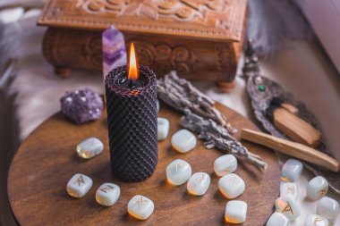 Enerji iyileştirme, reiki oturumu ya da çakra ayini mumlar, cadı büyüsü, yeni dünya, alternatif tıp