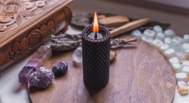 Enerji iyileştirme, reiki oturumu ya da çakra ayini mumlar, cadı büyüsü, yeni dünya, alternatif tıp