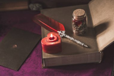 Bir aşk, eş, eş ya da ilişki için fal ve sihir ayini  