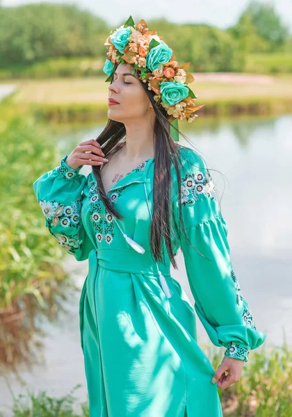 Femme Ukrainienne Mode Robe Traditionnelle Broderie Concept Ukraine Courageuse Peuple — Photo