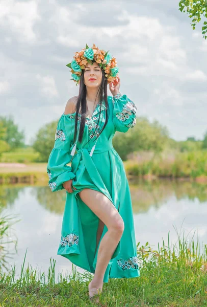 Wanita Ukraina Modis Dengan Gaun Tradisional Bordir Konsep Ukraina Yang — Stok Foto