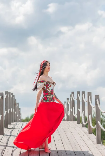 Donna Alla Moda Ucraina Abito Tradizionale Ricamo Concetto Ucraina Coraggiosa — Foto Stock