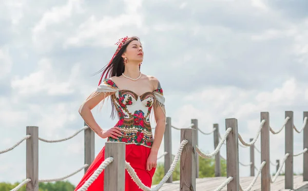 Mujer Ucraniana Moda Vestido Tradicional Bordado Concepto Valiente Ucrania Gente —  Fotos de Stock