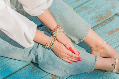  Boho tarzı aksesuarlar. Modaya uygun detaylar, etno moda. 70 'lerin hippi tarzı.