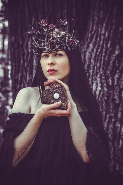 Halloween Party Konzept Geheimnisvolles Mädchen Schwarzem Handgemachtem Spitzenkleid Schöne Dunkle — Stockfoto