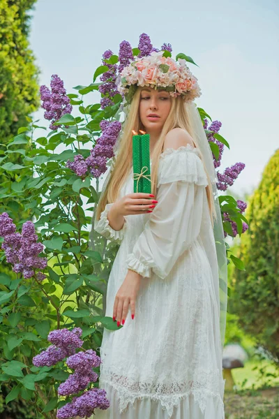 Braut Zaubert Aus Kerzen Magischen Attributen Kräutern Und Blumen Slawischen — Stockfoto