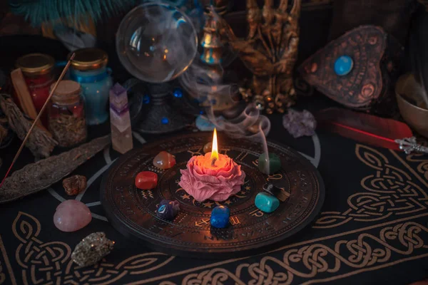 화이트 에너지 클리닝 마녀를 사랑을 행복을 이끌어 냅니다 유태교 — 스톡 사진