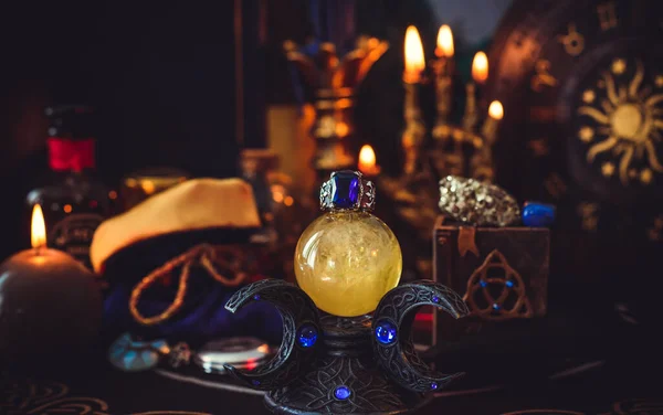 Escena Mágica Concepto Esotérico Wicca Adivinación Brujería Una Mesa —  Fotos de Stock
