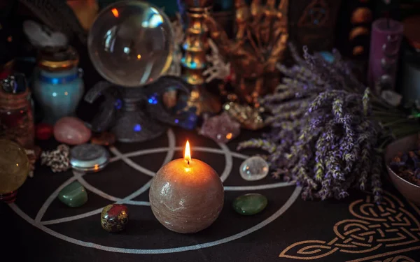 Magische Scène Esoterisch Wicca Concept Waarzeggerij Heksengedoe Een Tafel — Stockfoto
