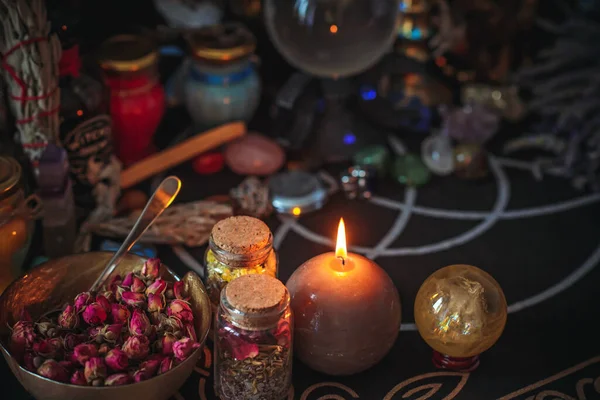 Kouzelná Scéna Esoterický Wicca Koncept Věštění Čarodějnické Věci Stole — Stock fotografie