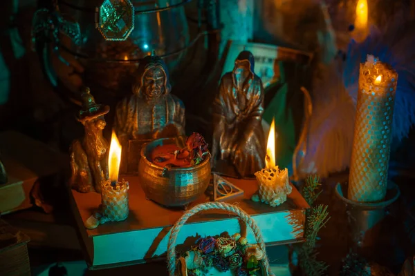 Magiczna Scena Ezoteryczne Wicca Koncepcja Wróżenie Czarownice Rzeczy Stole — Zdjęcie stockowe