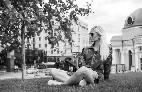 Junge Europäische Studentin Blondes Mädchen Lebensstil Teenageralter Porträt Der Stadt — Stockfoto