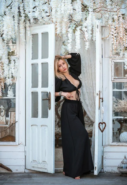 Mujer Traje Lino Negro Vintage Con Top Pantalón Armario Moda —  Fotos de Stock