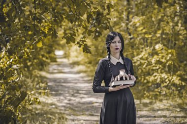 Gotik aile değerleri, çarşamba günü bir 