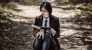 Gotik aile değerleri, çarşamba günü bir 