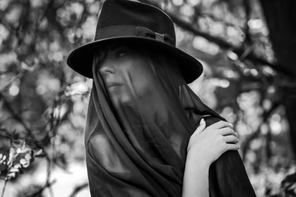 Kobieta Czerni Smutek Ciemny Nastrój Melancholia Depresja Koncepcja Pani Pokrycie — Zdjęcie stockowe