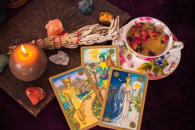 Tarot kartı tahminleri ve diğer eski Avrupa büyüleri. Avrupa, Ukrayna. Kiev Eylül 1: İllüstrasyon Editörü