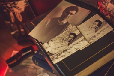 Çekim 1990. 90 'ların nostalji konsepti, görsel fotoğrafçılık estetiği. Vizyon çağının çizimleri