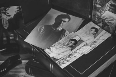 Çekim 1990. 90 'ların nostalji konsepti, görsel fotoğrafçılık estetiği. Vizyon çağının çizimleri