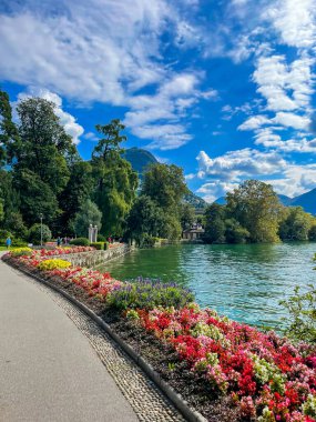 Como manzarası, İtalya 'da tatil kavramı. Yolculuk için yeni yerler. Yolculuk için fikirler. Avrupa, İtalya, Como Gölü, 1 Eylül: İllüstrasyon Editörü